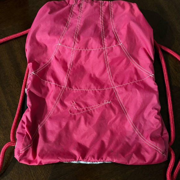Nike livestrong bag, pink and black - Picture 4 of 4